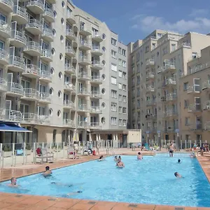 Met Zeezicht En Verwarmd Zwembad Oostende